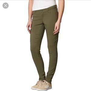 Pranav women’s meme pant in cargo green